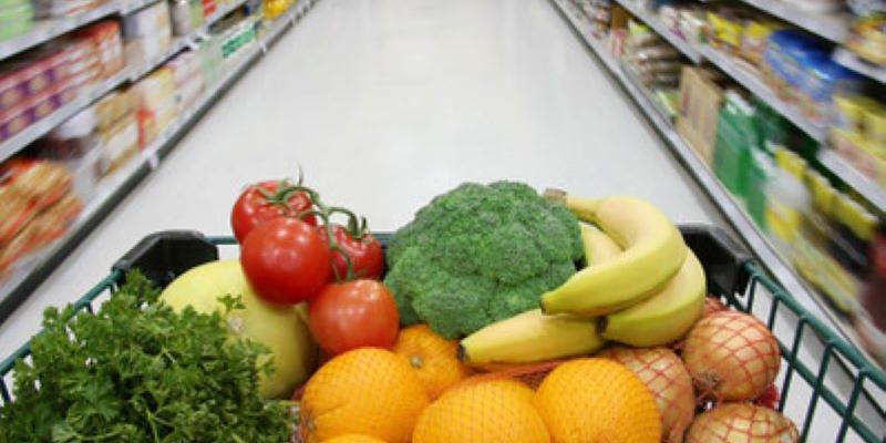 Fresh produce in a grocery cart